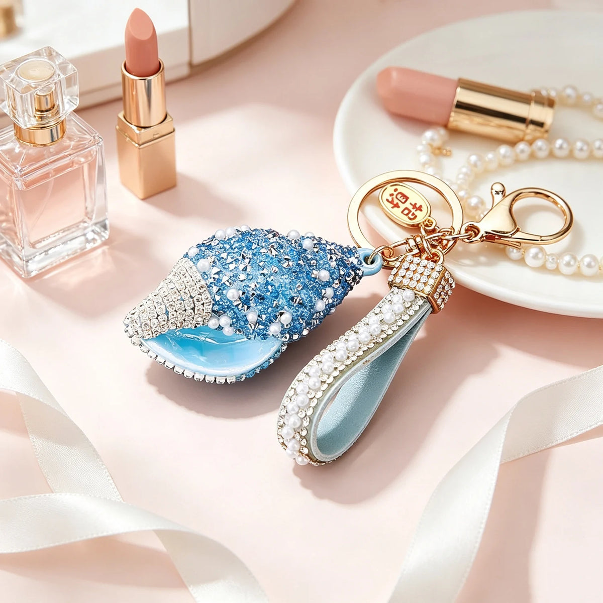 Lucky Conch Beach Bag Charm for Women,Seashell Purse Charm,Preppy Keychain,Blue Rhinestone Beach‑themed Accessory,Works for Tote Bags &Handbags,Lightweight Durable Hardware,Ideal Summer Gift for Girls