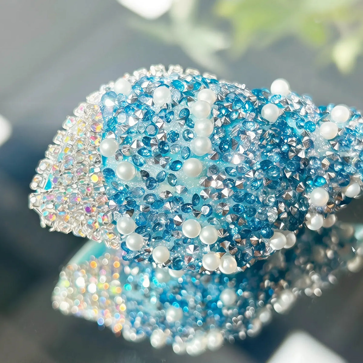 Lucky Conch Beach Bag Charm for Women,Seashell Purse Charm,Preppy Keychain,Blue Rhinestone Beach‑themed Accessory,Works for Tote Bags &Handbags,Lightweight Durable Hardware,Ideal Summer Gift for Girls